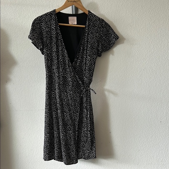 Harper Dresses & Skirts - Harper Black and White Wrap Dress with Flutter Sleeves size M